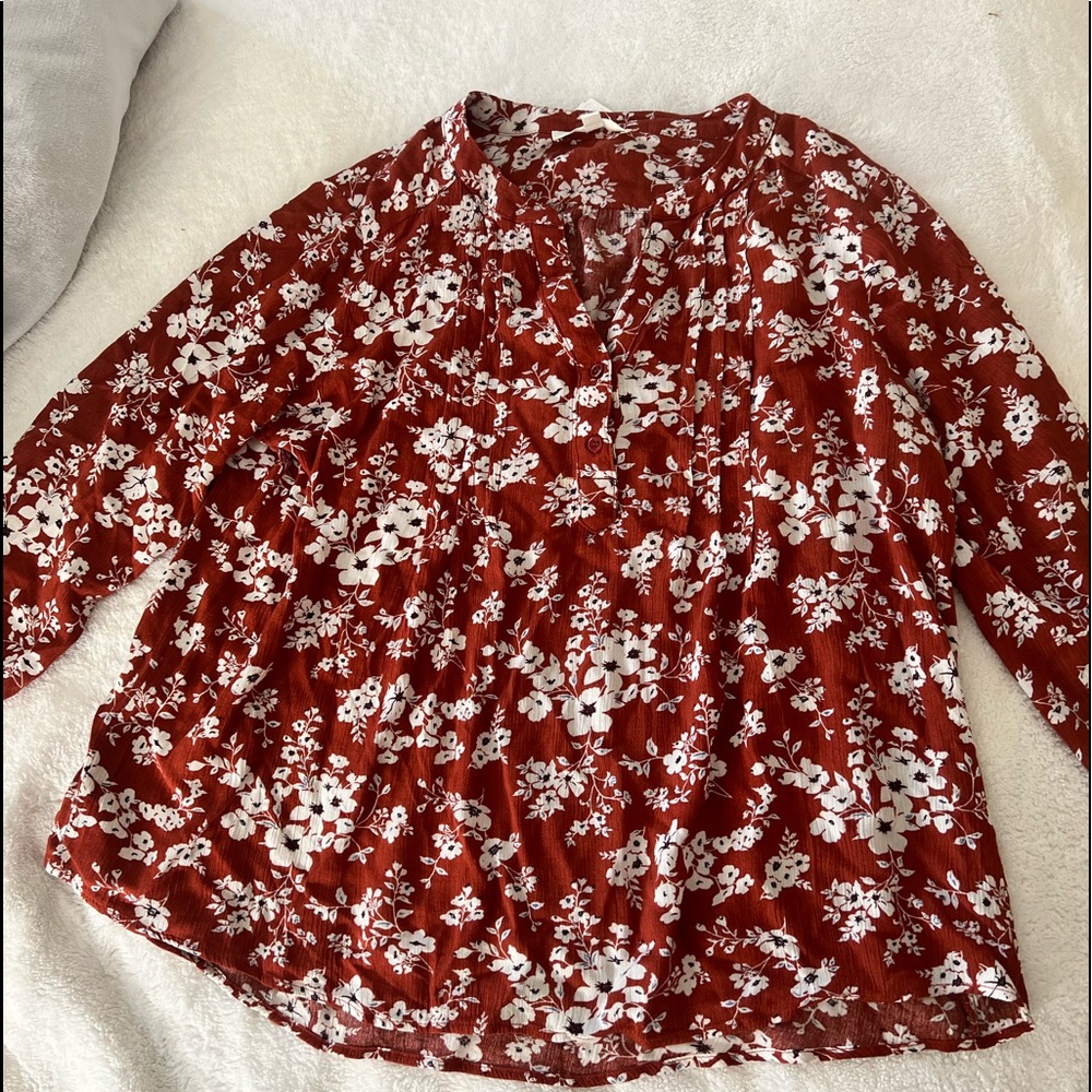 Pretty flowered blouse by fun 2 fun